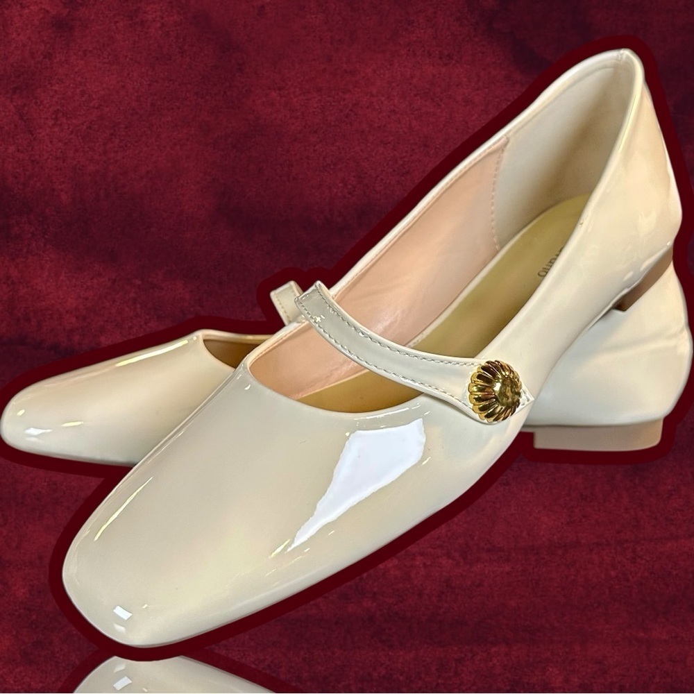 NWOT C. Paravano Cream Patent Square-Toe Mary Jane Flats with Gold Buttons Sz 41 - Picture 4 of 16